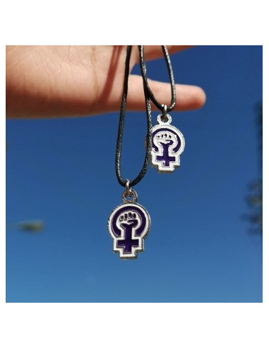 Collier pendentif poing féministe violet METAL (symbole de la révolution féministe)