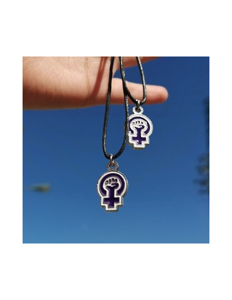 Collier pendentif poing féministe violet METAL (symbole de la révolution féministe)