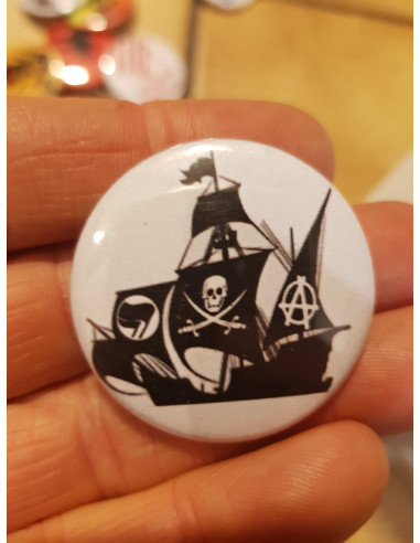 Badge Pirates, hissez le drapeau noir...