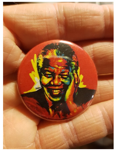 Badge Nelson Mandela (fond rouge)