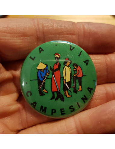 Badge La Via Campesina (le syndicat...