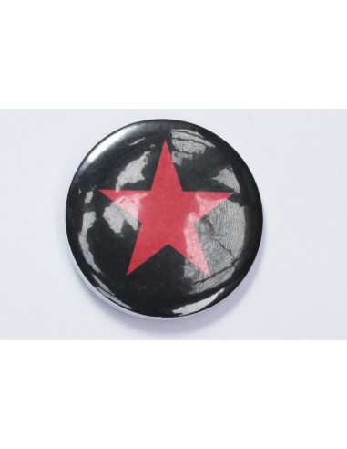 Badge étoile rouge sur fond noir