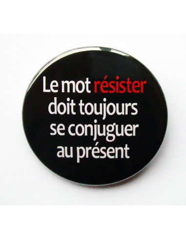 Badge Le mot résister doit toujours...