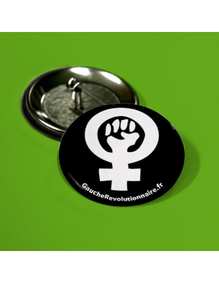 Badge poing féministe
