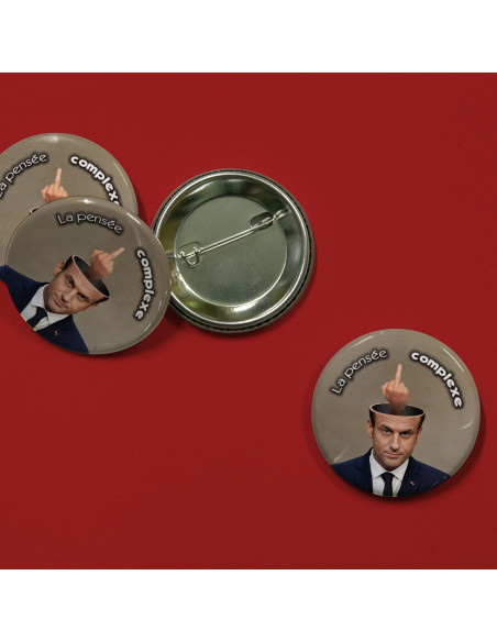 Badge Macron, pensée complexe