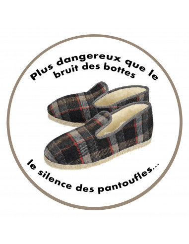 Autocollant sticker Plus dangereux que le bruit des bottes le silence des pantoufles...